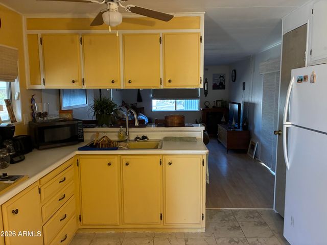 9421 E APACHE Trail B28, Mesa, AZ 85207