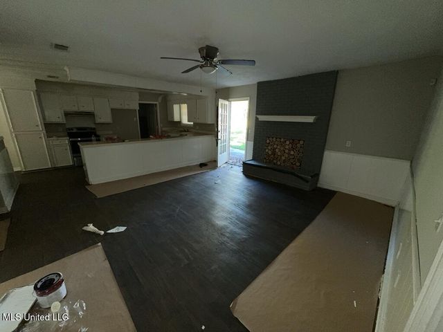 946 N Valley Falls Road, Jackson, MS 39212