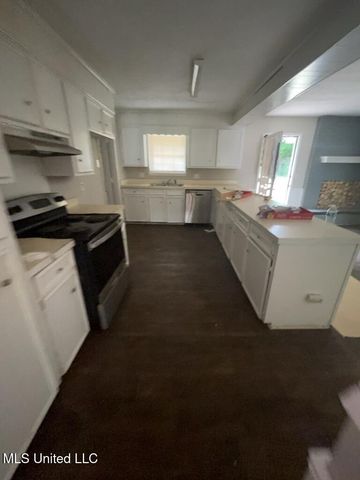 946 N Valley Falls Road, Jackson, MS 39212