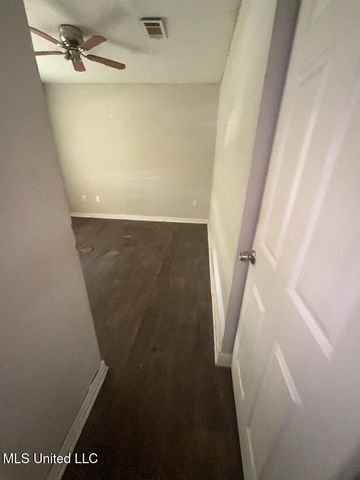 946 N Valley Falls Road, Jackson, MS 39212