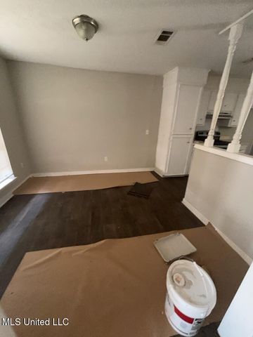 946 N Valley Falls Road, Jackson, MS 39212