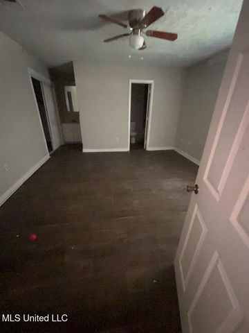 946 N Valley Falls Road, Jackson, MS 39212