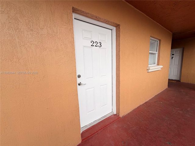 1265 W 24th St 223, Hialeah, FL 33010