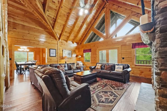 2906 Quiet Oak Way, Pigeon Forge, TN 37863