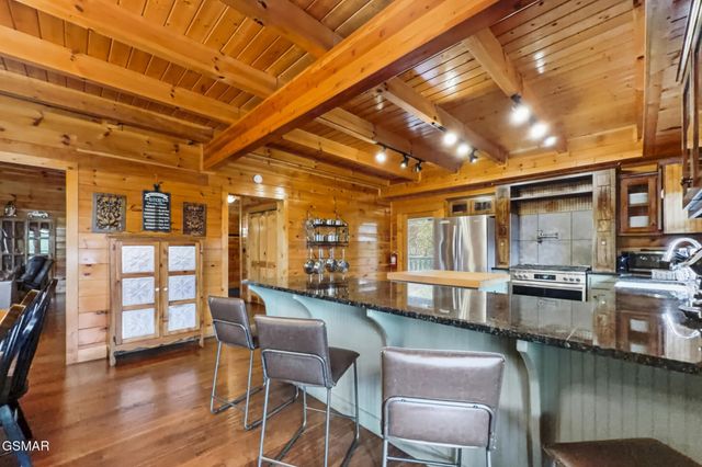 2906 Quiet Oak Way, Pigeon Forge, TN 37863