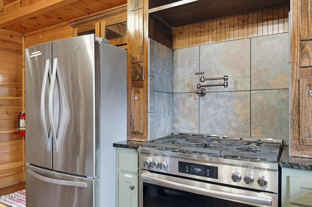 2906 Quiet Oak Way, Pigeon Forge, TN 37863
