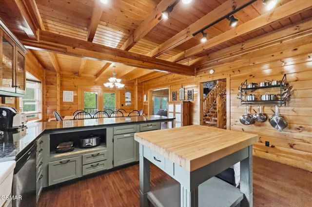 2906 Quiet Oak Way, Pigeon Forge, TN 37863