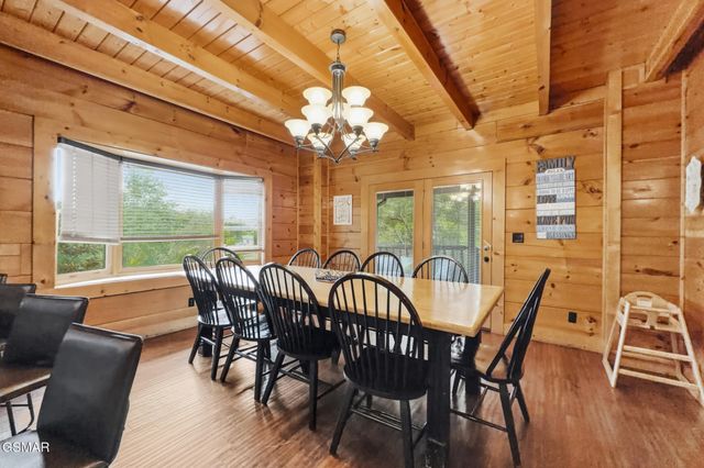 2906 Quiet Oak Way, Pigeon Forge, TN 37863