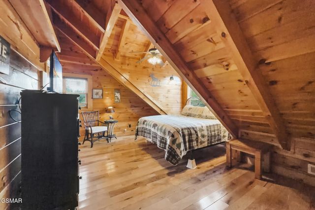 2906 Quiet Oak Way, Pigeon Forge, TN 37863