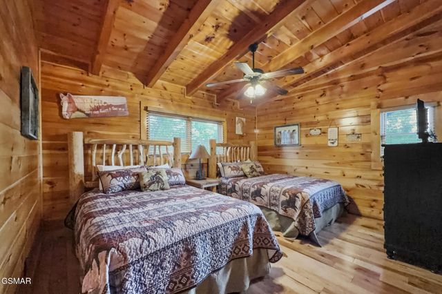 2906 Quiet Oak Way, Pigeon Forge, TN 37863