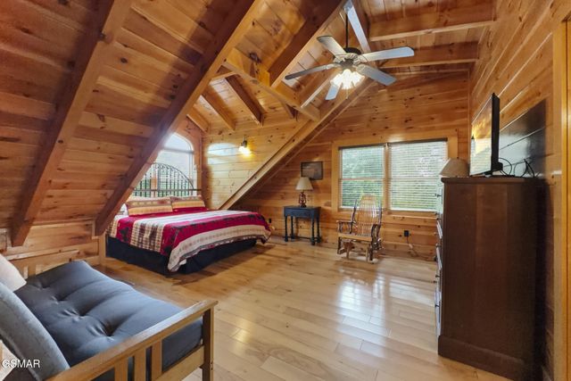 2906 Quiet Oak Way, Pigeon Forge, TN 37863