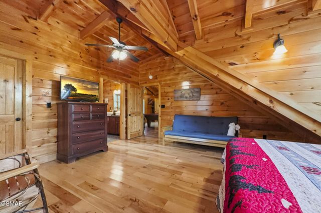 2906 Quiet Oak Way, Pigeon Forge, TN 37863