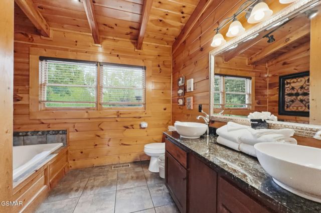 2906 Quiet Oak Way, Pigeon Forge, TN 37863