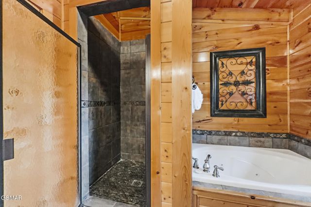 2906 Quiet Oak Way, Pigeon Forge, TN 37863