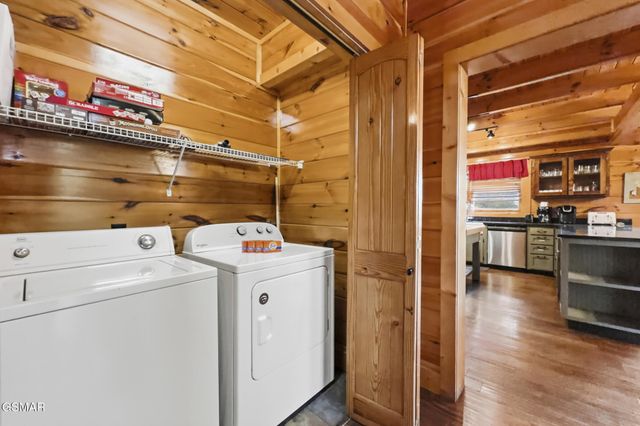2906 Quiet Oak Way, Pigeon Forge, TN 37863