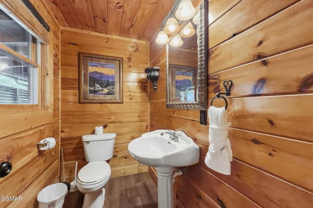 2906 Quiet Oak Way, Pigeon Forge, TN 37863