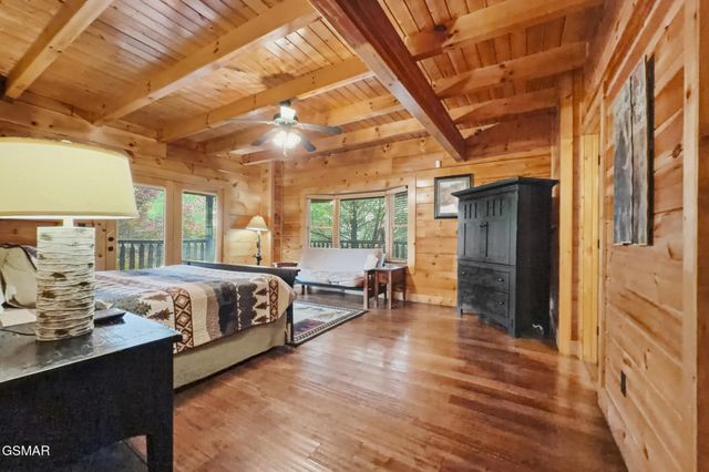 2906 Quiet Oak Way, Pigeon Forge, TN 37863