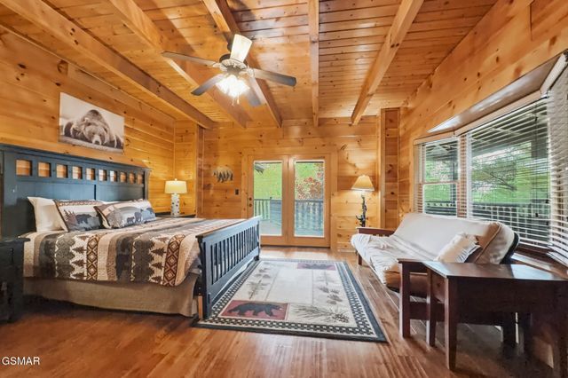 2906 Quiet Oak Way, Pigeon Forge, TN 37863