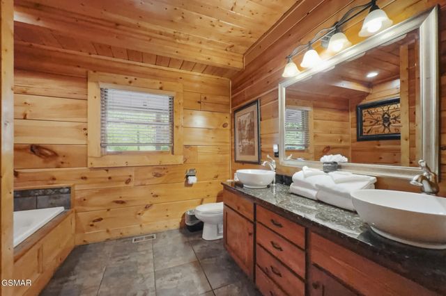 2906 Quiet Oak Way, Pigeon Forge, TN 37863