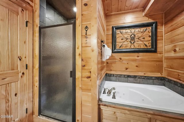 2906 Quiet Oak Way, Pigeon Forge, TN 37863