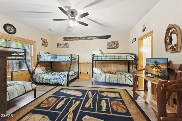 2906 Quiet Oak Way, Pigeon Forge, TN 37863