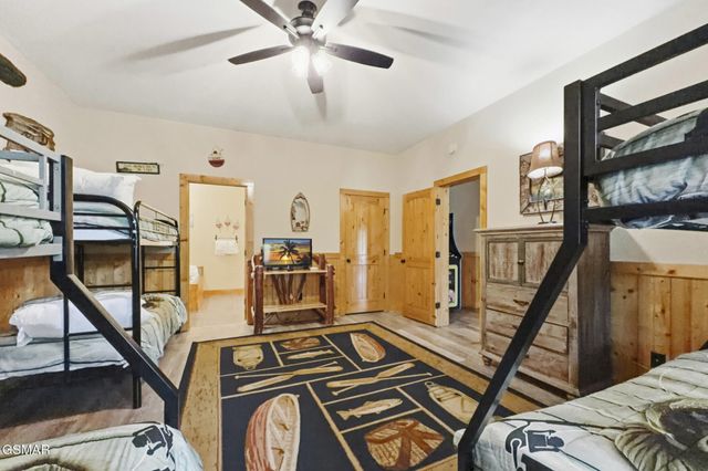 2906 Quiet Oak Way, Pigeon Forge, TN 37863