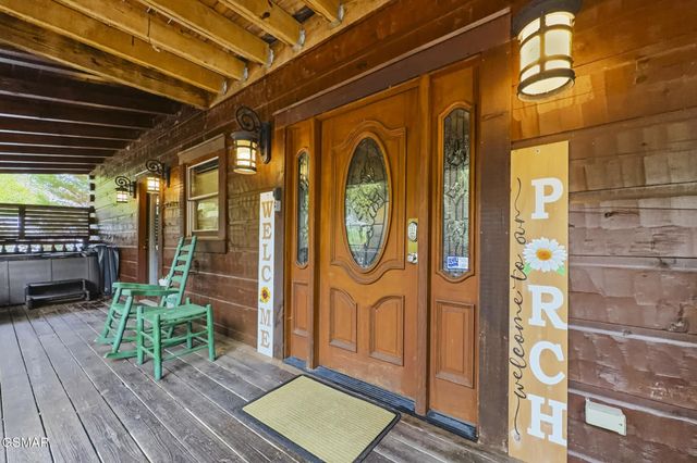 2906 Quiet Oak Way, Pigeon Forge, TN 37863