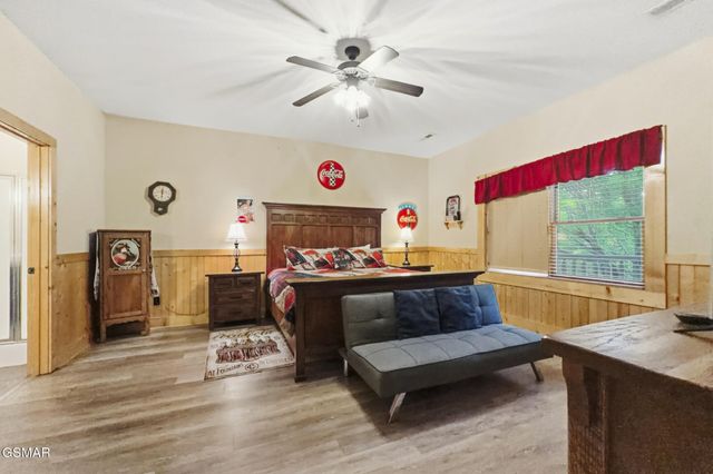 2906 Quiet Oak Way, Pigeon Forge, TN 37863