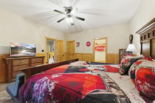 2906 Quiet Oak Way, Pigeon Forge, TN 37863