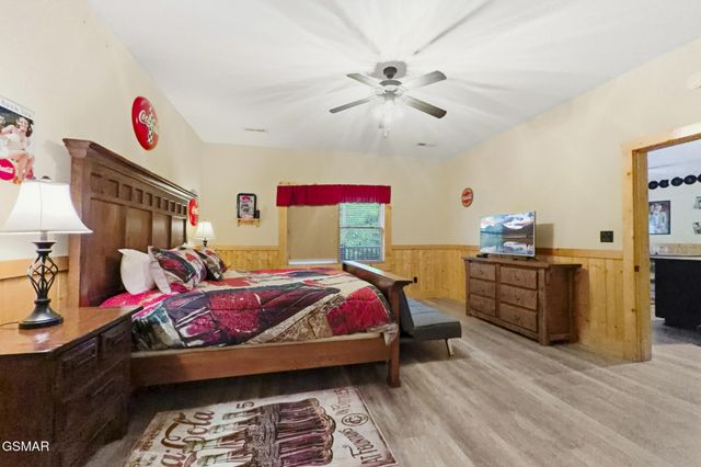 2906 Quiet Oak Way, Pigeon Forge, TN 37863
