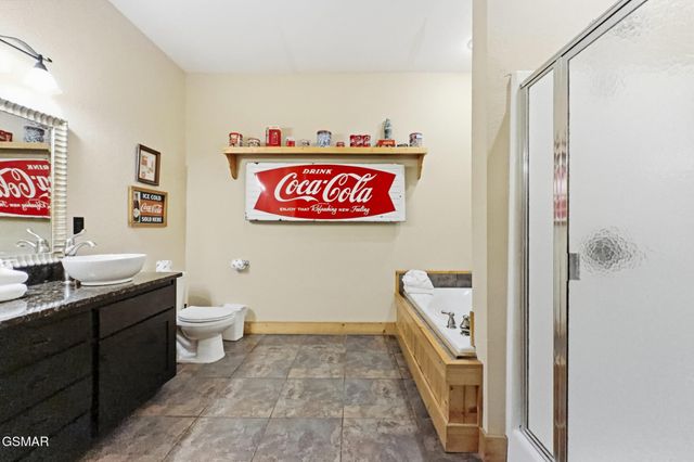 2906 Quiet Oak Way, Pigeon Forge, TN 37863