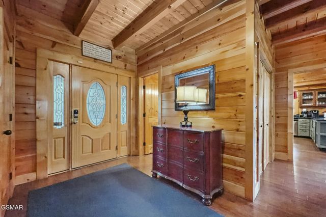 2906 Quiet Oak Way, Pigeon Forge, TN 37863