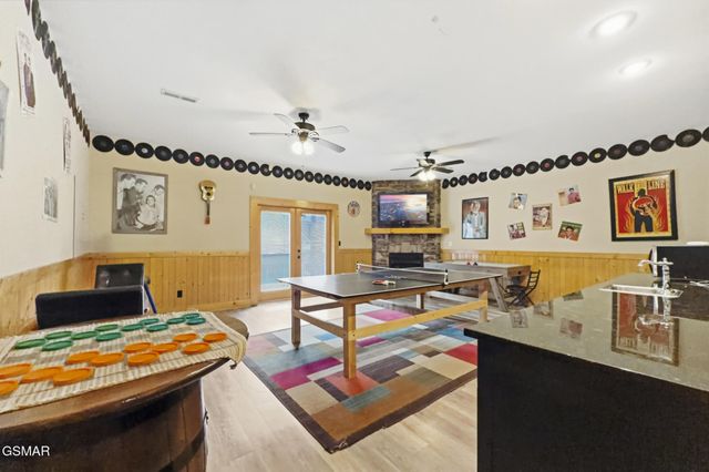 2906 Quiet Oak Way, Pigeon Forge, TN 37863