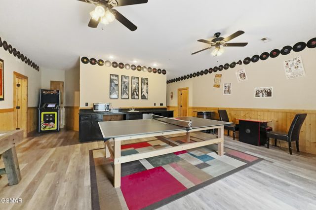 2906 Quiet Oak Way, Pigeon Forge, TN 37863