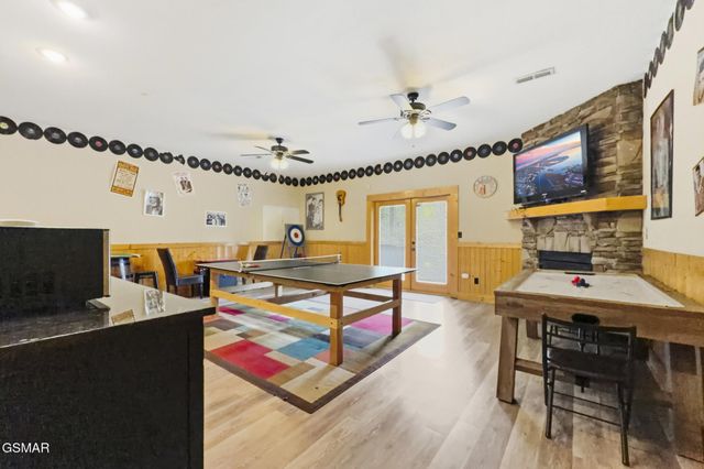 2906 Quiet Oak Way, Pigeon Forge, TN 37863