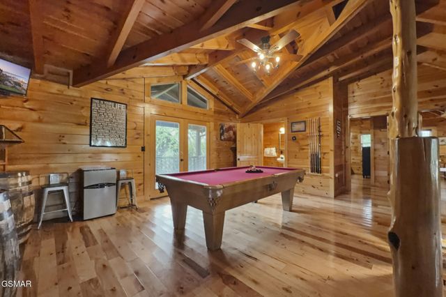 2906 Quiet Oak Way, Pigeon Forge, TN 37863