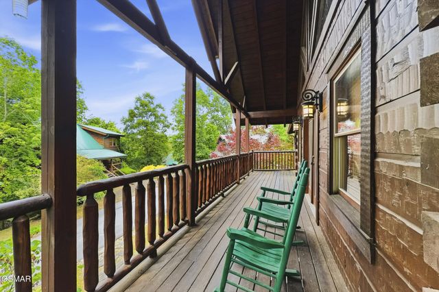 2906 Quiet Oak Way, Pigeon Forge, TN 37863