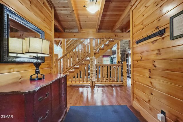 2906 Quiet Oak Way, Pigeon Forge, TN 37863