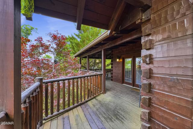 2906 Quiet Oak Way, Pigeon Forge, TN 37863