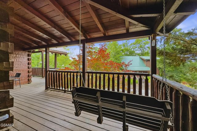 2906 Quiet Oak Way, Pigeon Forge, TN 37863