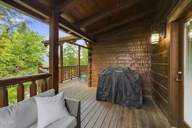 2906 Quiet Oak Way, Pigeon Forge, TN 37863
