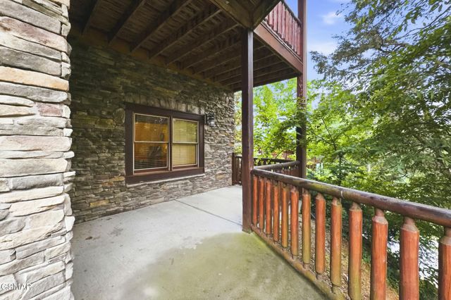 2906 Quiet Oak Way, Pigeon Forge, TN 37863