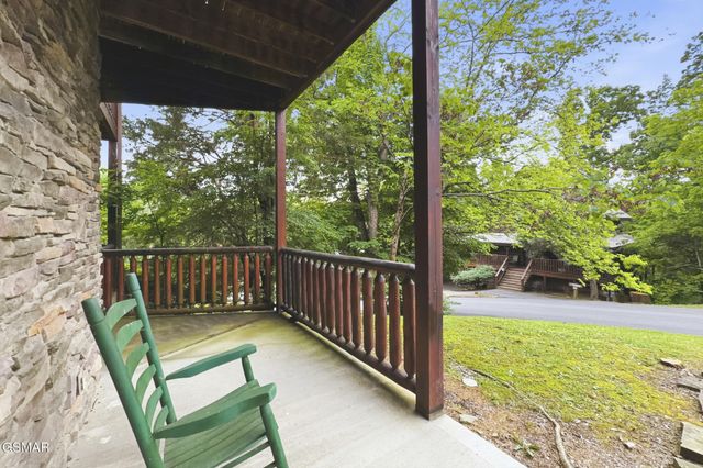 2906 Quiet Oak Way, Pigeon Forge, TN 37863