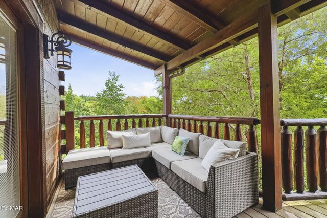 2906 Quiet Oak Way, Pigeon Forge, TN 37863