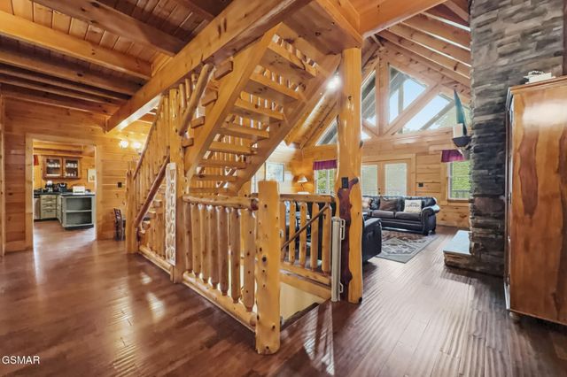 2906 Quiet Oak Way, Pigeon Forge, TN 37863