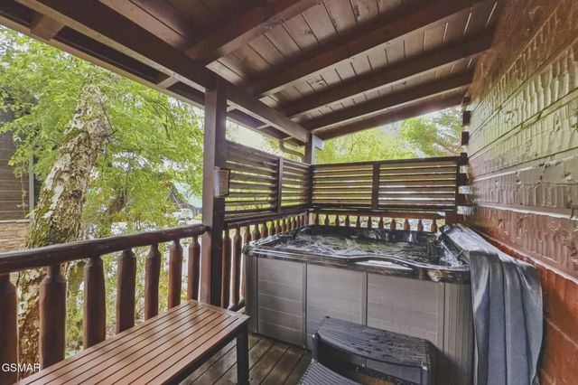 2906 Quiet Oak Way, Pigeon Forge, TN 37863