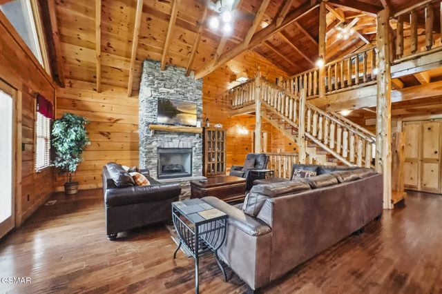 2906 Quiet Oak Way, Pigeon Forge, TN 37863