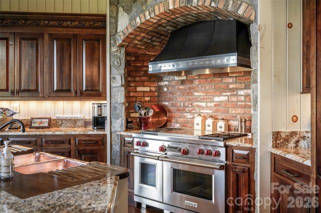 83 Summit Tower Circle, Asheville, NC 28804