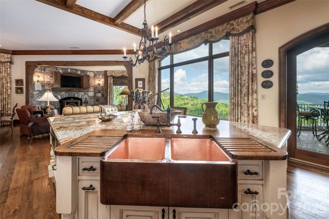 83 Summit Tower Circle, Asheville, NC 28804