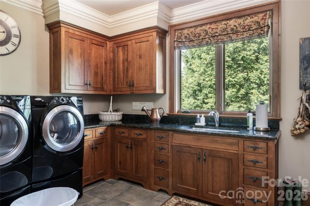 83 Summit Tower Circle, Asheville, NC 28804
